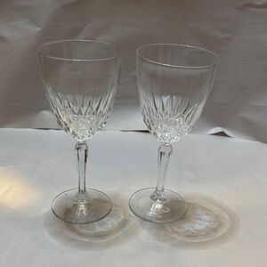 Elegant Clear Wine Glass Set